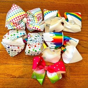 4 large and 1 medium Jojo Siwa bow
